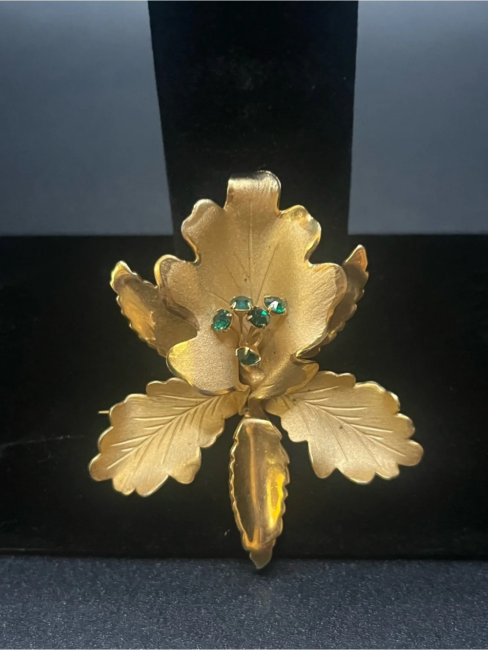 Vintage 1940s Gold Tone Green Rhinestone Brooch
